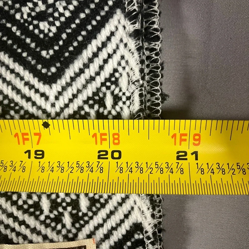 Figueroa Alpaca Woven 20.5x64 Blanket Scarf Black White Chevron Fringe Made Peru